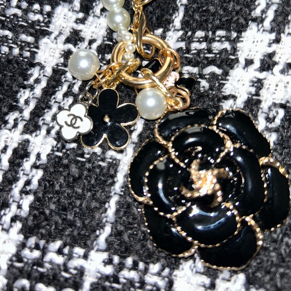 Luxury Pearl Keychain Chanel Charm - Picture 10 of 14